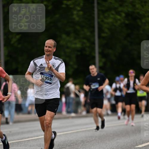29.06.2025 - hella hamburg halbmarathon Dr. Thomas Lammeyer http://msf.ph/oto/8510043 29.06.2025 10:33:05 Kennedybrücke 2010, 2688, 3179, 3717, 3731, 4161, 4373, 5167, 5718, 5847, 6632, 7169, 8056, 10434, 10808, 11249 meine-sportfotos.de