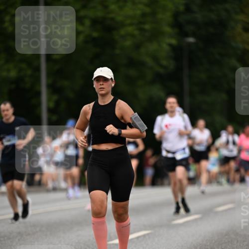 29.06.2025 - hella hamburg halbmarathon Dr. Thomas Lammeyer http://msf.ph/oto/8510045 29.06.2025 10:33:06 Kennedybrücke 2010, 3179, 3445, 3717, 3731, 4161, 4373, 5167, 5718, 5847, 6632, 7169, 8056, 10434, 10808, 11249 meine-sportfotos.de