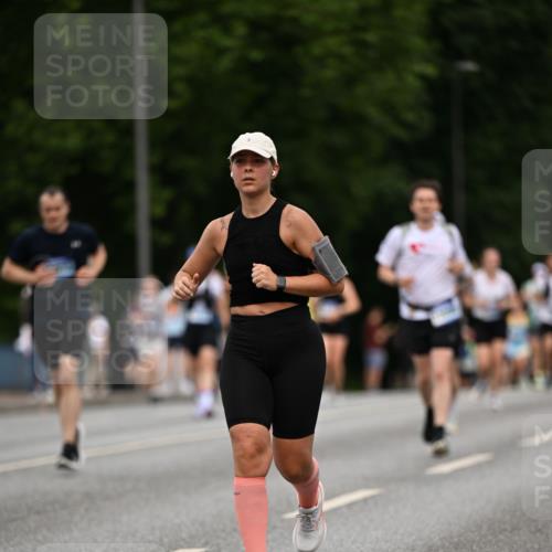 29.06.2025 - hella hamburg halbmarathon Dr. Thomas Lammeyer http://msf.ph/oto/8510048 29.06.2025 10:33:06 Kennedybrücke 2010, 3179, 3445, 3717, 3731, 4161, 4373, 5167, 5718, 5847, 6632, 7169, 8056, 10434, 10808, 11249 meine-sportfotos.de