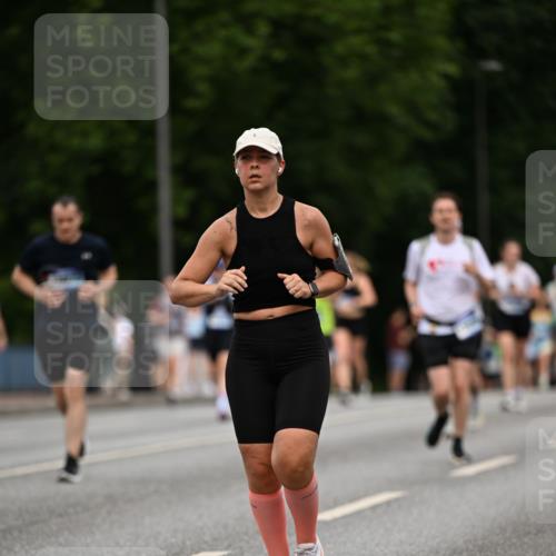 29.06.2025 - hella hamburg halbmarathon Dr. Thomas Lammeyer http://msf.ph/oto/8510051 29.06.2025 10:33:06 Kennedybrücke 2010, 3179, 3445, 3717, 3731, 4161, 4373, 5167, 5718, 5847, 6632, 7169, 8056, 10434, 10808, 11249 meine-sportfotos.de