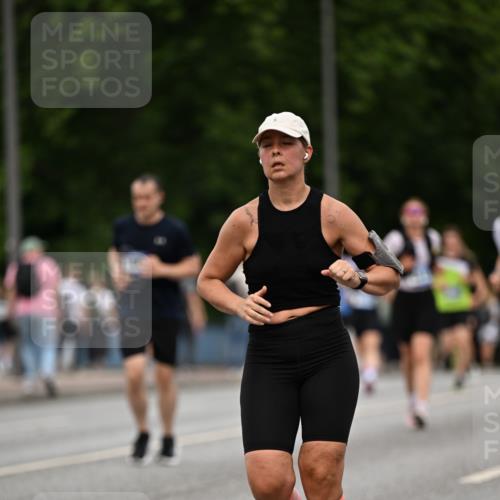 29.06.2025 - hella hamburg halbmarathon Dr. Thomas Lammeyer http://msf.ph/oto/8510067 29.06.2025 10:33:07 Kennedybrücke 2010, 3179, 3445, 3717, 3731, 4161, 4373, 5167, 5718, 5847, 6632, 7169, 8056, 9714, 10198, 10434, 10808, 11249 meine-sportfotos.de