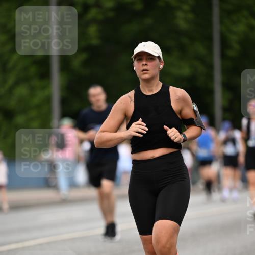 29.06.2025 - hella hamburg halbmarathon Dr. Thomas Lammeyer http://msf.ph/oto/8510071 29.06.2025 10:33:07 Kennedybrücke 2010, 3179, 3445, 3717, 3731, 4161, 4373, 5167, 5718, 5847, 6632, 7169, 8056, 9714, 10198, 10434, 10808, 11249 meine-sportfotos.de