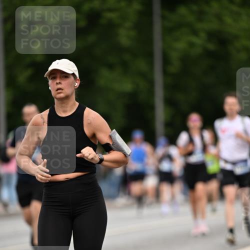 29.06.2025 - hella hamburg halbmarathon Dr. Thomas Lammeyer http://msf.ph/oto/8510077 29.06.2025 10:33:07 Kennedybrücke 2010, 3179, 3445, 3717, 3731, 4161, 4373, 5167, 5718, 5847, 6632, 7169, 8056, 9714, 10198, 10434, 10808, 11249 meine-sportfotos.de