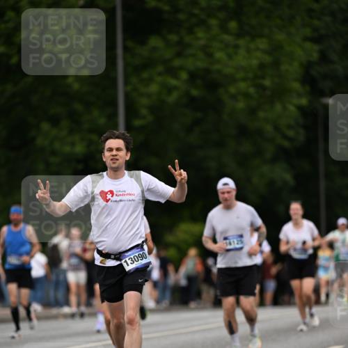 29.06.2025 - hella hamburg halbmarathon Dr. Thomas Lammeyer http://msf.ph/oto/8510080 29.06.2025 10:33:09 Kennedybrücke 1557, 2010, 3179, 3445, 3717, 3731, 4161, 4373, 5167, 5718, 5847, 6632, 8056, 9714, 10198, 10434, 10808, 11249 meine-sportfotos.de
