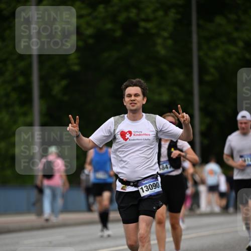 29.06.2025 - hella hamburg halbmarathon Dr. Thomas Lammeyer http://msf.ph/oto/8510094 29.06.2025 10:33:10 Kennedybrücke 1557, 2010, 3179, 3445, 3717, 4161, 4349, 4373, 5167, 5718, 5847, 6632, 8056, 9714, 10198, 10434, 10808, 11249 meine-sportfotos.de