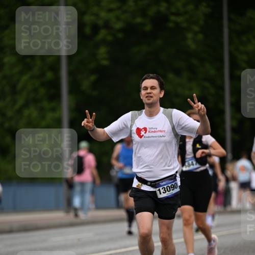 29.06.2025 - hella hamburg halbmarathon Dr. Thomas Lammeyer http://msf.ph/oto/8510095 29.06.2025 10:33:10 Kennedybrücke 1557, 2010, 3179, 3445, 3717, 4161, 4349, 4373, 5167, 5718, 5847, 6632, 8056, 9714, 10198, 10434, 10808, 11249 meine-sportfotos.de