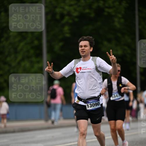29.06.2025 - hella hamburg halbmarathon Dr. Thomas Lammeyer http://msf.ph/oto/8510098 29.06.2025 10:33:10 Kennedybrücke 1557, 2010, 3179, 3445, 3717, 4161, 4349, 4373, 5167, 5718, 5847, 6632, 8056, 9714, 10198, 10434, 10808, 11249 meine-sportfotos.de
