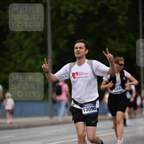 29.06.2025 - hella hamburg halbmarathon Dr. Thomas Lammeyer http://msf.ph/oto/8510101 29.06.2025 10:33:10 Kennedybrücke 1557, 2010, 3179, 3445, 3717, 4161, 4349, 4373, 5167, 5718, 5847, 6632, 8056, 9714, 10198, 10434, 10808, 11249 meine-sportfotos.de