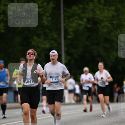 29.06.2025 - hella hamburg halbmarathon Dr. Thomas Lammeyer http://msf.ph/oto/8510106 29.06.2025 10:33:11 Kennedybrücke 1557, 2010, 3179, 3445, 3717, 4161, 4349, 4373, 5167, 5718, 5847, 6632, 8056, 9714, 10198, 10434, 10808, 11249 meine-sportfotos.de