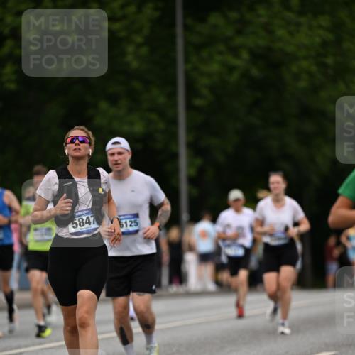 29.06.2025 - hella hamburg halbmarathon Dr. Thomas Lammeyer http://msf.ph/oto/8510113 29.06.2025 10:33:12 Kennedybrücke 1557, 2010, 3179, 3445, 3717, 4161, 4349, 4373, 5167, 5718, 5847, 6632, 8056, 9714, 10198, 10434, 10808, 11249 meine-sportfotos.de