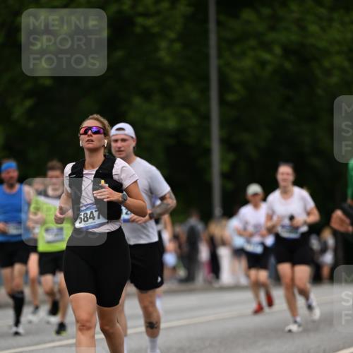 29.06.2025 - hella hamburg halbmarathon Dr. Thomas Lammeyer http://msf.ph/oto/8510121 29.06.2025 10:33:12 Kennedybrücke 1557, 2010, 3179, 3445, 3717, 4161, 4349, 4373, 5167, 5718, 5847, 6632, 8056, 9714, 10198, 10434, 10808, 11249 meine-sportfotos.de