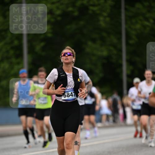 29.06.2025 - hella hamburg halbmarathon Dr. Thomas Lammeyer http://msf.ph/oto/8510129 29.06.2025 10:33:12 Kennedybrücke 1557, 2010, 3179, 3445, 3717, 4161, 4349, 4373, 5167, 5718, 5847, 6632, 8056, 9714, 10198, 10434, 10808, 11249 meine-sportfotos.de