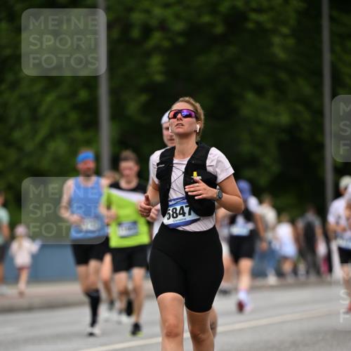 29.06.2025 - hella hamburg halbmarathon Dr. Thomas Lammeyer http://msf.ph/oto/8510132 29.06.2025 10:33:13 Kennedybrücke 1557, 2010, 3179, 3445, 3717, 4349, 4373, 5167, 5718, 5847, 6285, 6632, 7832, 8056, 9714, 10198, 10434, 10808, 11249 meine-sportfotos.de