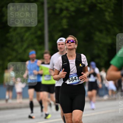 29.06.2025 - hella hamburg halbmarathon Dr. Thomas Lammeyer http://msf.ph/oto/8510138 29.06.2025 10:33:13 Kennedybrücke 1557, 2010, 3179, 3445, 3717, 4349, 4373, 5167, 5718, 5847, 6285, 6632, 7832, 8056, 9714, 10198, 10434, 10808, 11249 meine-sportfotos.de