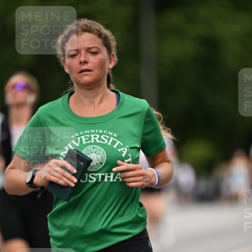 29.06.2025 - hella hamburg halbmarathon Dr. Thomas Lammeyer http://msf.ph/oto/8510141 29.06.2025 10:33:14 Kennedybrücke 1557, 2010, 3179, 3445, 3717, 4349, 4373, 5167, 5718, 5847, 6285, 6632, 7832, 8056, 9714, 10198, 10434, 10808, 11249 meine-sportfotos.de
