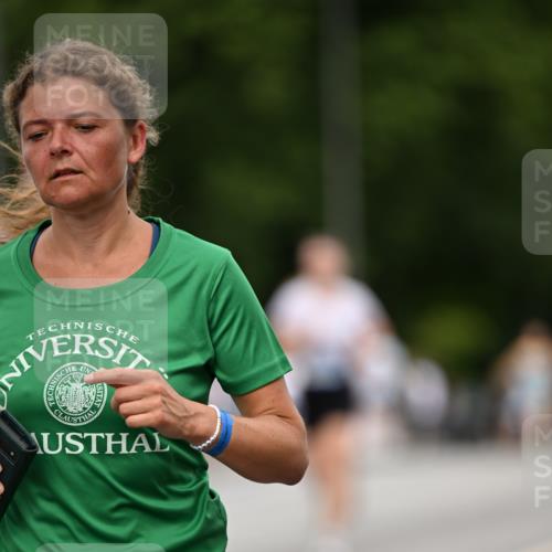29.06.2025 - hella hamburg halbmarathon Dr. Thomas Lammeyer http://msf.ph/oto/8510146 29.06.2025 10:33:14 Kennedybrücke 1557, 2010, 3179, 3445, 3717, 4349, 4373, 5167, 5718, 5847, 6285, 6632, 7832, 8056, 9714, 10198, 10434, 10808, 11249 meine-sportfotos.de