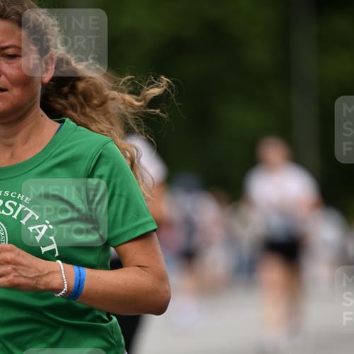 29.06.2025 - hella hamburg halbmarathon Dr. Thomas Lammeyer http://msf.ph/oto/8510150 29.06.2025 10:33:14 Kennedybrücke 1557, 2010, 3179, 3445, 3717, 4349, 4373, 5167, 5718, 5847, 6285, 6632, 7832, 8056, 9714, 10198, 10434, 10808, 11249 meine-sportfotos.de