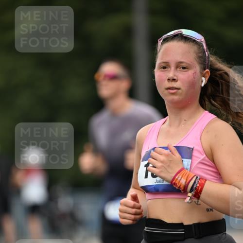 29.06.2025 - hella hamburg halbmarathon Dr. Thomas Lammeyer http://msf.ph/oto/8510278 29.06.2025 10:33:28 Kennedybrücke 1518, 1557, 1694, 2010, 2699, 3179, 3311, 3445, 3717, 4349, 4362, 4373, 4395, 5167, 5249, 5250, 5847, 6285, 6632, 7832, 8560, 9714, 10068, 10198, 11249, 11269, 11376 meine-sportfotos.de