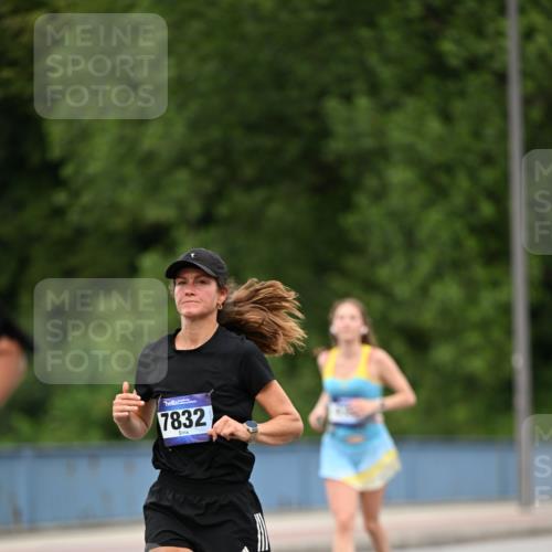 29.06.2025 - hella hamburg halbmarathon Dr. Thomas Lammeyer http://msf.ph/oto/8510287 29.06.2025 10:33:29 Kennedybrücke 1518, 1557, 1694, 2010, 2699, 3179, 3311, 3445, 3717, 4349, 4362, 4373, 4395, 4700, 5167, 5249, 5250, 6285, 6632, 7832, 8560, 9714, 10068, 10198, 11249, 11269, 11376 meine-sportfotos.de