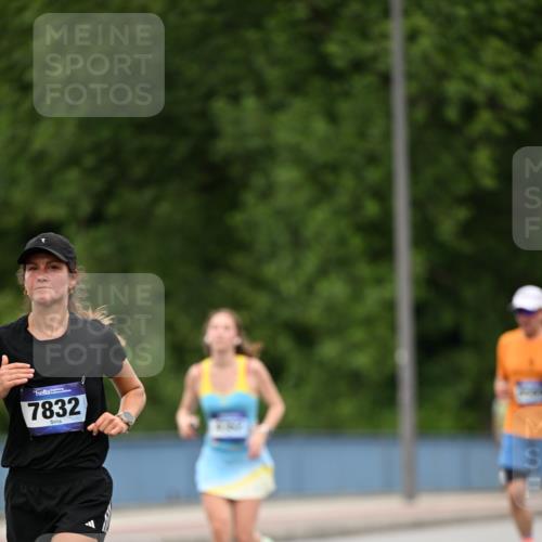 29.06.2025 - hella hamburg halbmarathon Dr. Thomas Lammeyer http://msf.ph/oto/8510288 29.06.2025 10:33:29 Kennedybrücke 1518, 1557, 1694, 2010, 2699, 3179, 3311, 3445, 3717, 4349, 4362, 4373, 4395, 4700, 5167, 5249, 5250, 6285, 6632, 7832, 8560, 9714, 10068, 10198, 11249, 11269, 11376 meine-sportfotos.de
