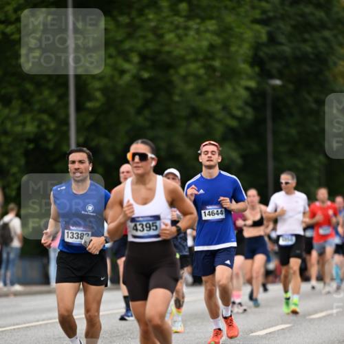 29.06.2025 - hella hamburg halbmarathon Dr. Thomas Lammeyer http://msf.ph/oto/8510312 29.06.2025 10:33:32 Kennedybrücke 1518, 1557, 1694, 2699, 3179, 3311, 3445, 3717, 4349, 4362, 4373, 4395, 4700, 5167, 5249, 5250, 6285, 6632, 7832, 8560, 9714, 10068, 10198, 11249, 11269, 11376 meine-sportfotos.de
