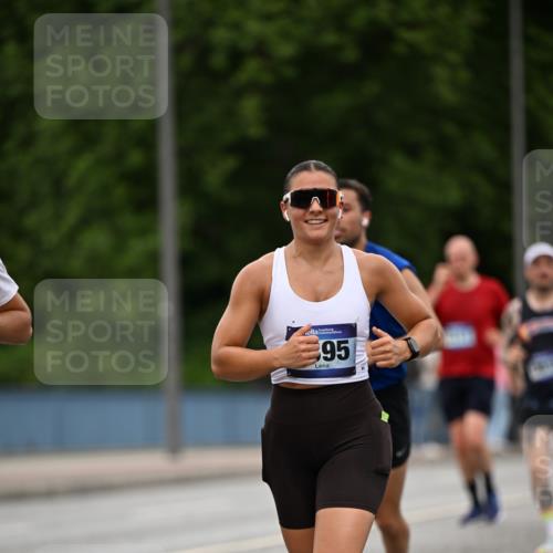 29.06.2025 - hella hamburg halbmarathon Dr. Thomas Lammeyer http://msf.ph/oto/8510337 29.06.2025 10:33:33 Kennedybrücke 1518, 1557, 1694, 2699, 3311, 3445, 3717, 4349, 4362, 4395, 4700, 5063, 5167, 5249, 5250, 6285, 6632, 7832, 8560, 9714, 10068, 10198, 11249, 11269, 11376 meine-sportfotos.de
