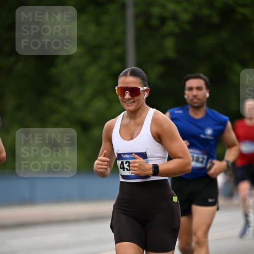 29.06.2025 - hella hamburg halbmarathon Dr. Thomas Lammeyer http://msf.ph/oto/8510342 29.06.2025 10:33:34 Kennedybrücke 1518, 1557, 1694, 2699, 3311, 3445, 3717, 4349, 4362, 4395, 4700, 5063, 5167, 5249, 5250, 6285, 6632, 7832, 8388, 8560, 9714, 10068, 10198, 11269, 11376 meine-sportfotos.de