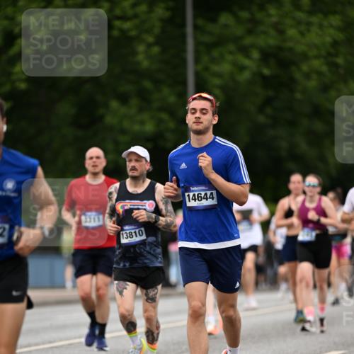 29.06.2025 - hella hamburg halbmarathon Dr. Thomas Lammeyer http://msf.ph/oto/8510348 29.06.2025 10:33:35 Kennedybrücke 1518, 1557, 1694, 1869, 2699, 3311, 3445, 4349, 4362, 4395, 4700, 5063, 5249, 5250, 6285, 7832, 8388, 8560, 9714, 10068, 10198, 11269, 11376 meine-sportfotos.de