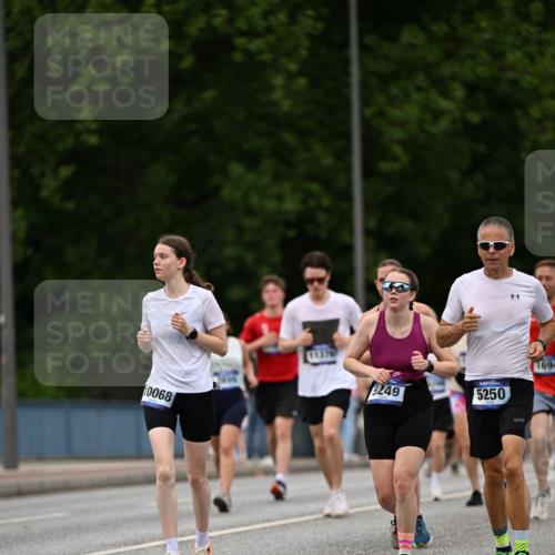 29.06.2025 - hella hamburg halbmarathon Dr. Thomas Lammeyer http://msf.ph/oto/8510370 29.06.2025 10:33:37 Kennedybrücke 1518, 1557, 1694, 1869, 2699, 3311, 4349, 4362, 4395, 4700, 4982, 5063, 5249, 5250, 5322, 6285, 7832, 8388, 8560, 9714, 10068, 10198, 11269, 11376 meine-sportfotos.de