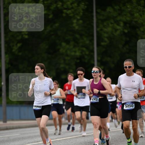 29.06.2025 - hella hamburg halbmarathon Dr. Thomas Lammeyer http://msf.ph/oto/8510376 29.06.2025 10:33:38 Kennedybrücke 1518, 1557, 1694, 1869, 2699, 3311, 4349, 4362, 4395, 4700, 4982, 5063, 5249, 5250, 5322, 6285, 7832, 8388, 8560, 10068, 10162, 11269, 11376 meine-sportfotos.de