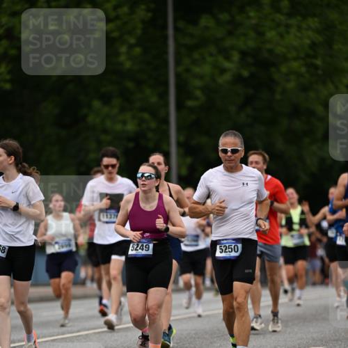29.06.2025 - hella hamburg halbmarathon Dr. Thomas Lammeyer http://msf.ph/oto/8510383 29.06.2025 10:33:38 Kennedybrücke 1518, 1557, 1694, 1869, 2699, 3311, 4349, 4362, 4395, 4700, 4982, 5063, 5249, 5250, 5322, 6285, 7832, 8388, 8560, 10068, 10162, 11269, 11376 meine-sportfotos.de