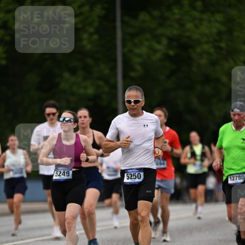 29.06.2025 - hella hamburg halbmarathon Dr. Thomas Lammeyer http://msf.ph/oto/8510393 29.06.2025 10:33:39 Kennedybrücke 1518, 1557, 1694, 1869, 2699, 3311, 4349, 4362, 4395, 4700, 4982, 5063, 5249, 5250, 5322, 6285, 7832, 8388, 8560, 10068, 10162, 11269, 11376 meine-sportfotos.de