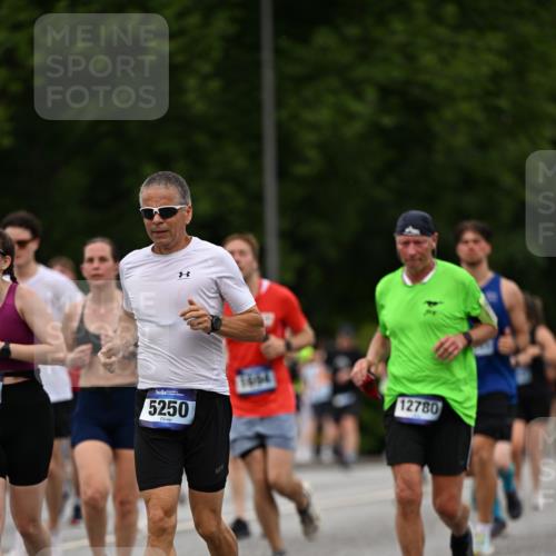 29.06.2025 - hella hamburg halbmarathon Dr. Thomas Lammeyer http://msf.ph/oto/8510408 29.06.2025 10:33:40 Kennedybrücke 1518, 1694, 1869, 2699, 3311, 4349, 4362, 4395, 4700, 4982, 5063, 5249, 5250, 5322, 6285, 7832, 8388, 8560, 10068, 10162, 11269, 11376 meine-sportfotos.de