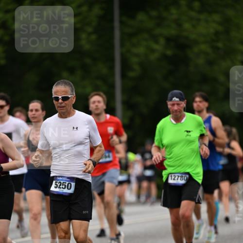 29.06.2025 - hella hamburg halbmarathon Dr. Thomas Lammeyer http://msf.ph/oto/8510411 29.06.2025 10:33:40 Kennedybrücke 1518, 1694, 1869, 2699, 3311, 4349, 4362, 4395, 4700, 4982, 5063, 5249, 5250, 5322, 6285, 7832, 8388, 8560, 10068, 10162, 11269, 11376 meine-sportfotos.de