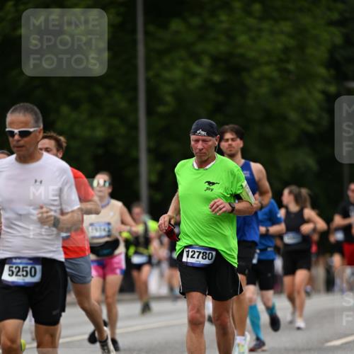 29.06.2025 - hella hamburg halbmarathon Dr. Thomas Lammeyer http://msf.ph/oto/8510414 29.06.2025 10:33:41 Kennedybrücke 1518, 1694, 1869, 2699, 3311, 4362, 4395, 4700, 4982, 5063, 5249, 5250, 5322, 6285, 7832, 8388, 8560, 10068, 10162, 11269, 11376 meine-sportfotos.de