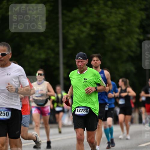 29.06.2025 - hella hamburg halbmarathon Dr. Thomas Lammeyer http://msf.ph/oto/8510415 29.06.2025 10:33:41 Kennedybrücke 1518, 1694, 1869, 2699, 3311, 4362, 4395, 4700, 4982, 5063, 5249, 5250, 5322, 6285, 7832, 8388, 8560, 10068, 10162, 11269, 11376 meine-sportfotos.de