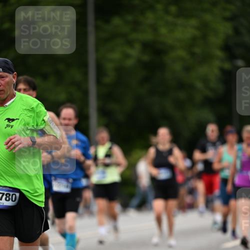29.06.2025 - hella hamburg halbmarathon Dr. Thomas Lammeyer http://msf.ph/oto/8510441 29.06.2025 10:33:43 Kennedybrücke 1518, 1694, 1869, 2699, 3311, 3613, 4362, 4395, 4700, 4982, 5063, 5249, 5250, 5322, 6285, 7832, 8388, 8560, 10068, 10162, 11269, 11376 meine-sportfotos.de