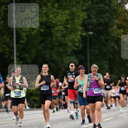 29.06.2025 - hella hamburg halbmarathon Dr. Thomas Lammeyer http://msf.ph/oto/8510446 29.06.2025 10:33:43 Kennedybrücke 1518, 1694, 1869, 2699, 3311, 3613, 4362, 4395, 4700, 4982, 5063, 5249, 5250, 5322, 6285, 7832, 8388, 8560, 10068, 10162, 11269, 11376 meine-sportfotos.de