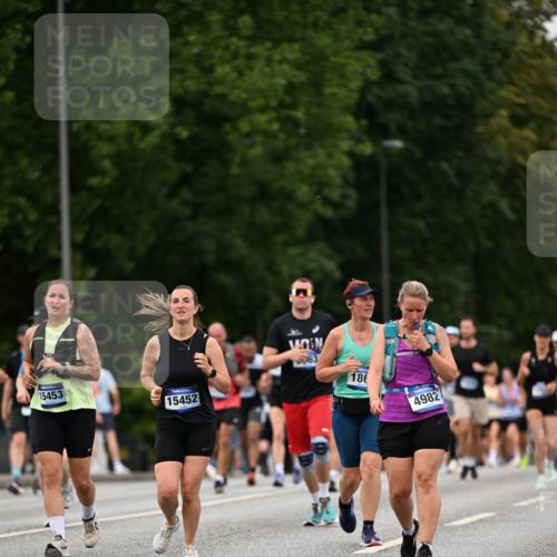 29.06.2025 - hella hamburg halbmarathon Dr. Thomas Lammeyer http://msf.ph/oto/8510452 29.06.2025 10:33:43 Kennedybrücke 1518, 1694, 1869, 2699, 3311, 3613, 4362, 4395, 4700, 4982, 5063, 5249, 5250, 5322, 6285, 7832, 8388, 8560, 10068, 10162, 11269, 11376 meine-sportfotos.de