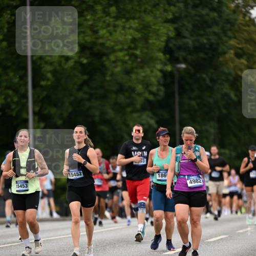 29.06.2025 - hella hamburg halbmarathon Dr. Thomas Lammeyer http://msf.ph/oto/8510454 29.06.2025 10:33:44 Kennedybrücke 1518, 1694, 1869, 2699, 3311, 3613, 4362, 4395, 4700, 4982, 5063, 5249, 5250, 5322, 8388, 8560, 10068, 10162, 11269, 11376 meine-sportfotos.de