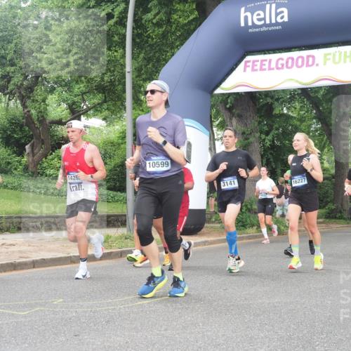 29.06.2025 - hella hamburg halbmarathon KatJ http://msf.ph/oto/8512032 29.06.2025 10:44:31 Zwischen KM18-KM19 1239, 1387, 2652, 2656, 3141, 4579, 6592 meine-sportfotos.de
