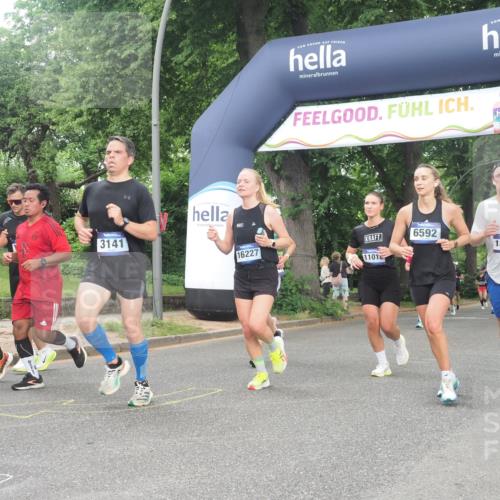 29.06.2025 - hella hamburg halbmarathon KatJ http://msf.ph/oto/8512076 29.06.2025 10:44:32 Zwischen KM18-KM19 1239, 1387, 2656, 3141, 4579, 6592 meine-sportfotos.de