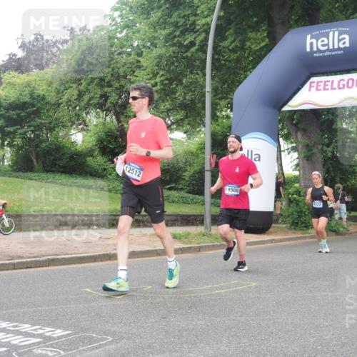 29.06.2025 - hella hamburg halbmarathon KatJ http://msf.ph/oto/8512126 29.06.2025 10:44:36 Zwischen KM18-KM19 1239, 3141, 4579, 6592, 8322 meine-sportfotos.de