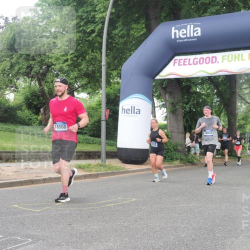 29.06.2025 - hella hamburg halbmarathon KatJ http://msf.ph/oto/8512168 29.06.2025 10:44:37 Zwischen KM18-KM19 1239, 3141, 4579, 6592, 8322 meine-sportfotos.de