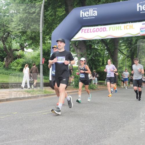 29.06.2025 - hella hamburg halbmarathon KatJ http://msf.ph/oto/8512328 29.06.2025 10:44:43 Zwischen KM18-KM19 2236, 2711, 7082, 7833, 8322 meine-sportfotos.de