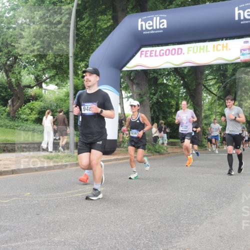 29.06.2025 - hella hamburg halbmarathon KatJ http://msf.ph/oto/8512337 29.06.2025 10:44:44 Zwischen KM18-KM19 2236, 2711, 7082, 7833 meine-sportfotos.de