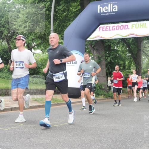 29.06.2025 - hella hamburg halbmarathon KatJ http://msf.ph/oto/8512468 29.06.2025 10:44:49 Zwischen KM18-KM19 1611, 2236, 2840, 6595, 7082 meine-sportfotos.de