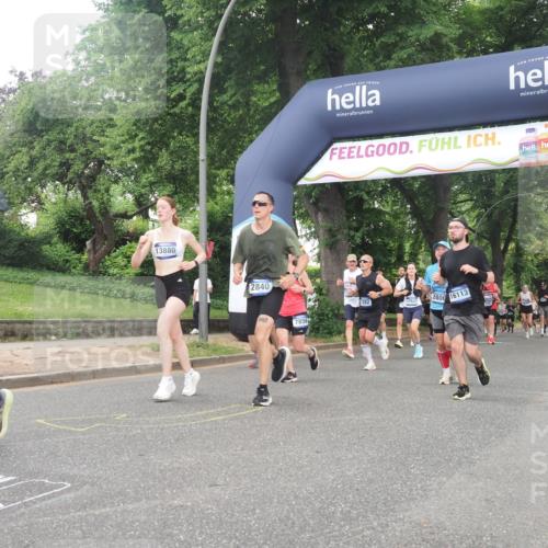 29.06.2025 - hella hamburg halbmarathon KatJ http://msf.ph/oto/8512558 29.06.2025 10:44:52 Zwischen KM18-KM19 1611, 2282, 2806, 2840, 6595, 7856 meine-sportfotos.de