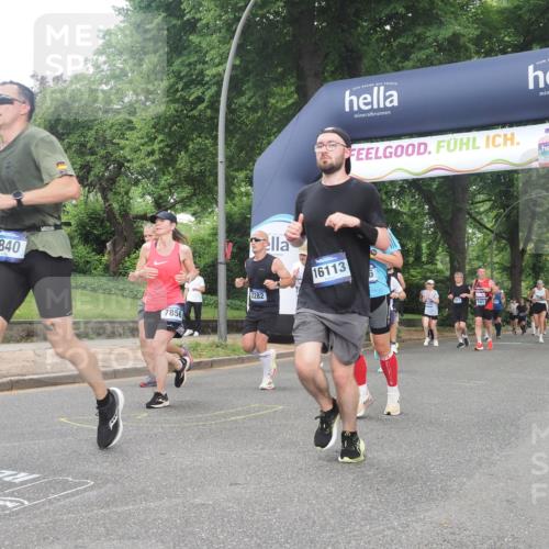 29.06.2025 - hella hamburg halbmarathon KatJ http://msf.ph/oto/8512601 29.06.2025 10:44:53 Zwischen KM18-KM19 1611, 2282, 2806, 2840, 2907, 6104, 6595, 7856 meine-sportfotos.de