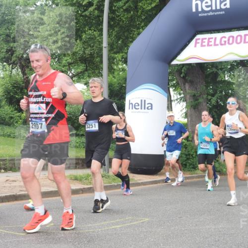 29.06.2025 - hella hamburg halbmarathon KatJ http://msf.ph/oto/8512681 29.06.2025 10:44:57 Zwischen KM18-KM19 2282, 2806, 2840, 2907, 3251, 4088, 5341, 6104, 7856 meine-sportfotos.de